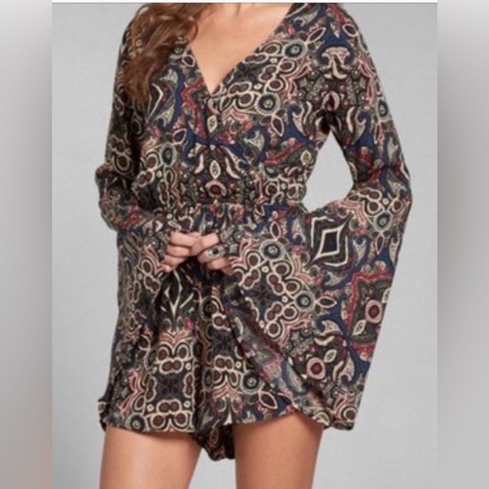 Abercrombie & Fitch Women's Deep V Neckline Bell Sleeve Boho Romper Size Small